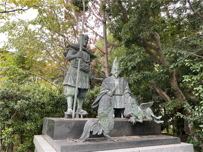 闘鶏神社 弁慶・湛増の像